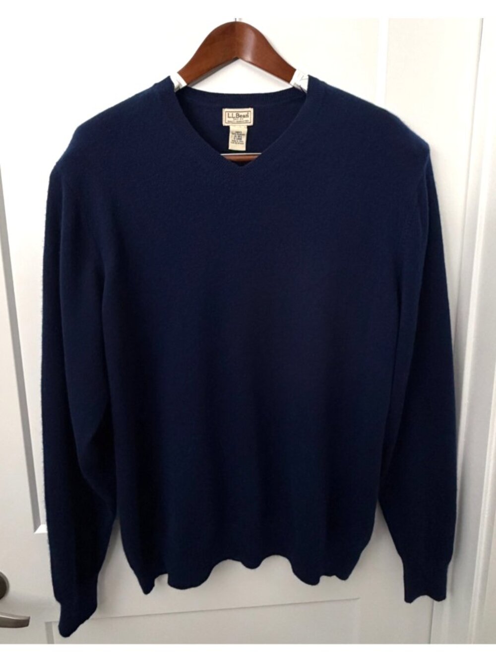 L.L. Bean Cashmere V-Neck Sweater Men’s XL Navy Blue Pullover 100% Cashmere